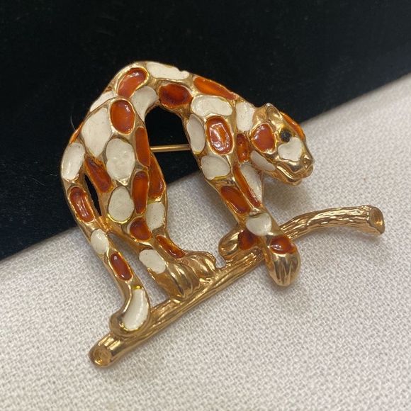 Vintage Gold And Enamel Jaguar Brooch Or Pin - Picture 7 of 12